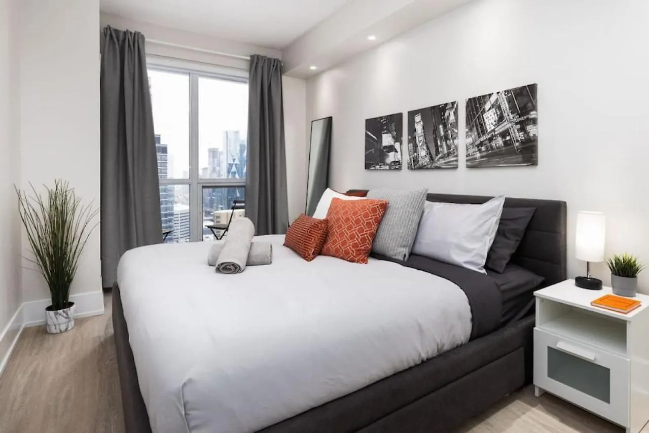 Holiday home Luxury Cn Tower View King Bed Balcony Free Park Villa Toronto Canada