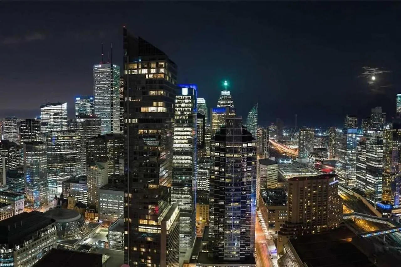 Holiday home Luxury Cn Tower View King Bed Balcony Free Park Villa Toronto Canada