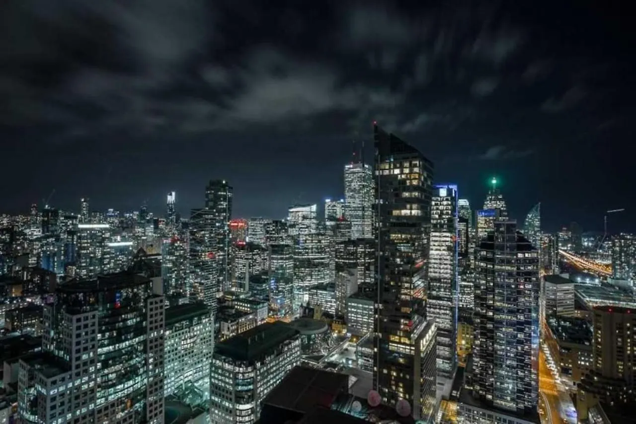 Luxury Cn Tower View King Bed Balcony Free Park Villa Toronto Holiday home