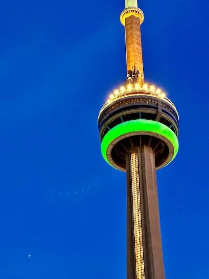 Luxury Cn Tower View King Bed Balcony Free Park Villa Toronto Holiday home