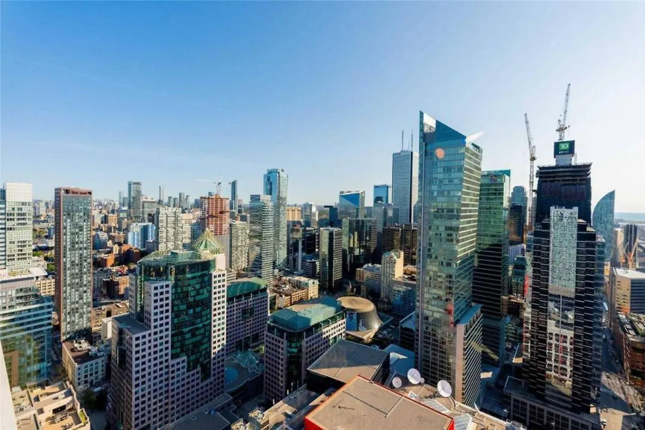 Holiday home Luxury Cn Tower View King Bed Balcony Free Park Villa Toronto Canada