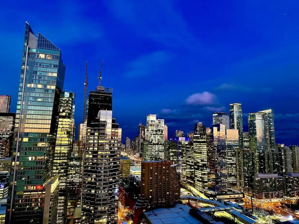 Holiday home Luxury Cn Tower View King Bed Balcony Free Park Villa Toronto